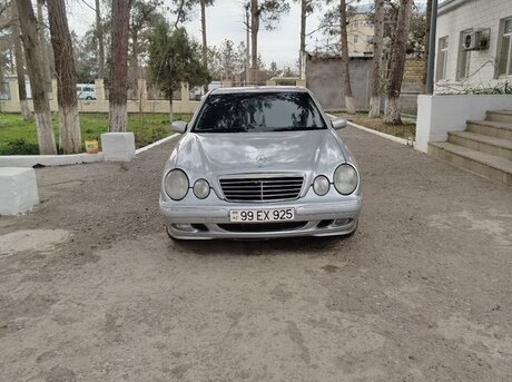 Mercedes E 220