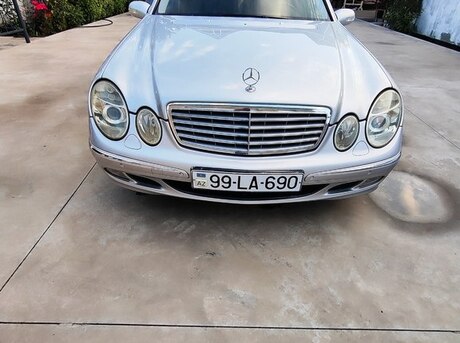Mercedes E 200