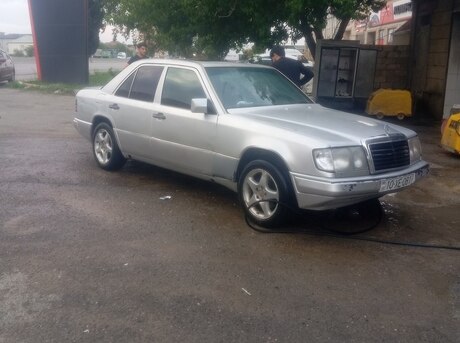 Mercedes 220 E