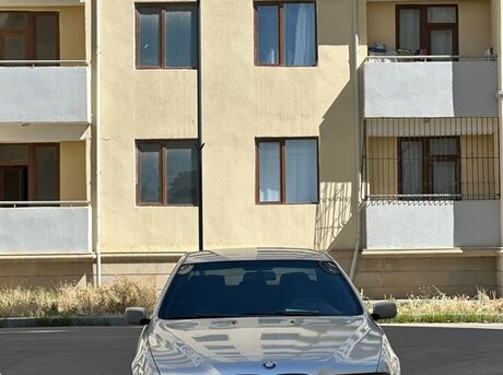 BMW 523
