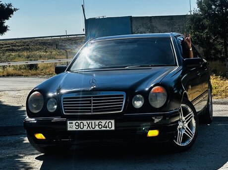 Mercedes E 230