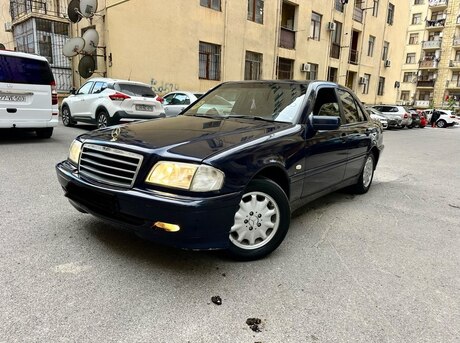 Mercedes C 180
