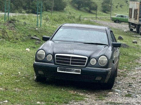 Mercedes E 230