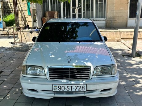 Mercedes C 200