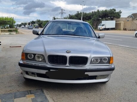 BMW 728