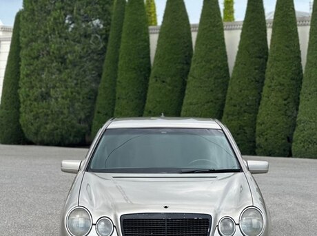 Mercedes E 200
