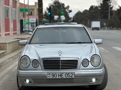 Mercedes E 200