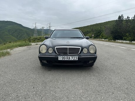 Mercedes E 320