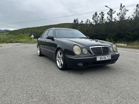 Mercedes E 320