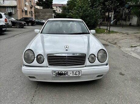 Mercedes E 220