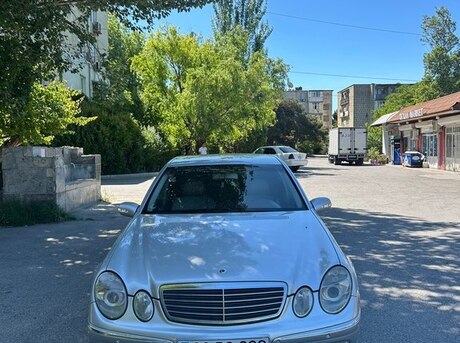 Mercedes E 220