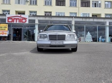 Mercedes 220 E
