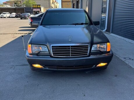 Mercedes C 180