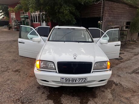 Mercedes C 230