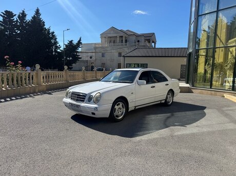 Mercedes E 220