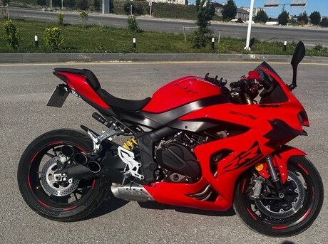 QJMotor SRK 800 RR