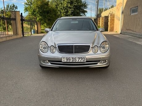 Mercedes E 240