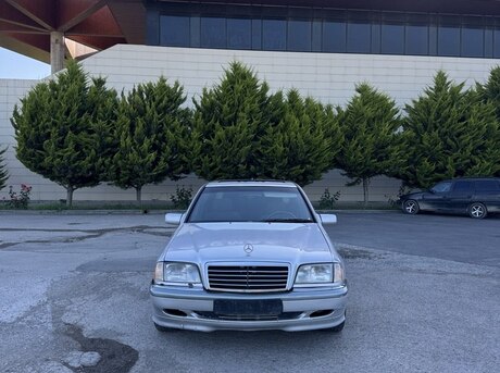 Mercedes C 200