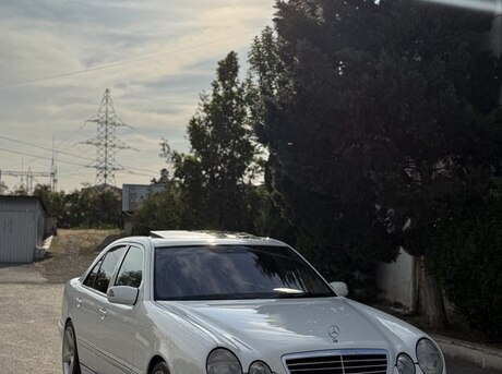 Mercedes E 320