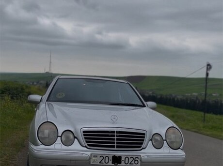 Mercedes E 240