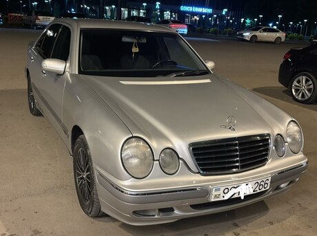 Mercedes E 200