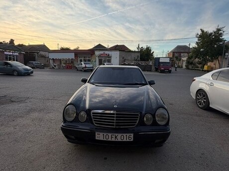 Mercedes E 220