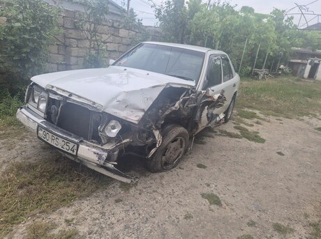 Mercedes 230 E