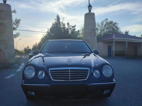 Mercedes E 220