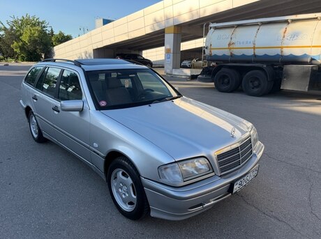Mercedes C 200