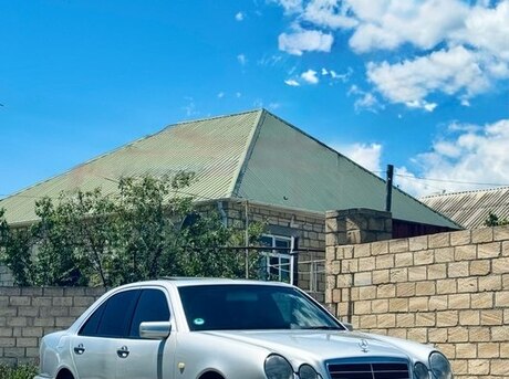 Mercedes E 240