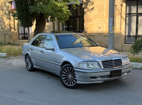 Mercedes C 200