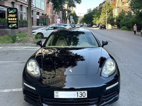Porsche Panamera 4
