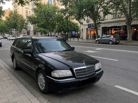Mercedes C 200