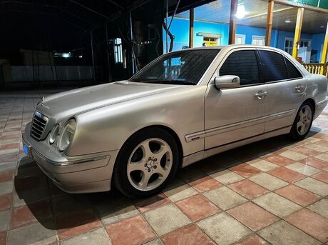 Mercedes E 240