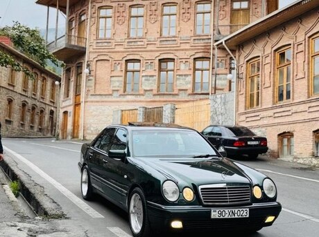 Mercedes E 280