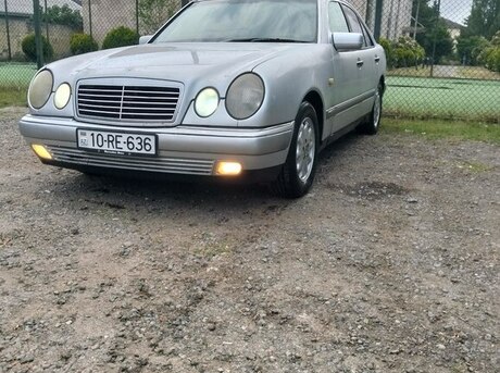Mercedes E 200