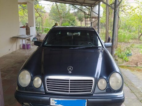 Mercedes E 230