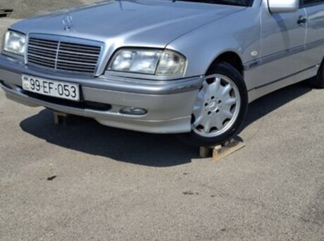 Mercedes C 200