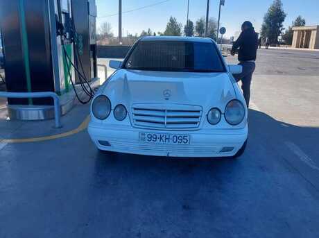 Mercedes E 230