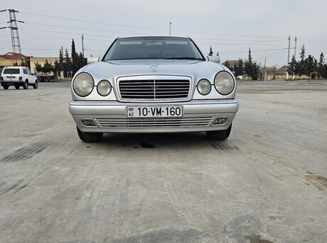 Mercedes E 240