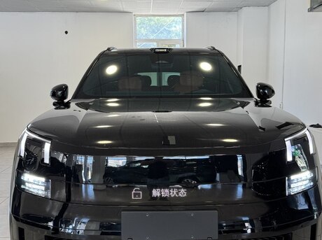 Lynk & Co 900