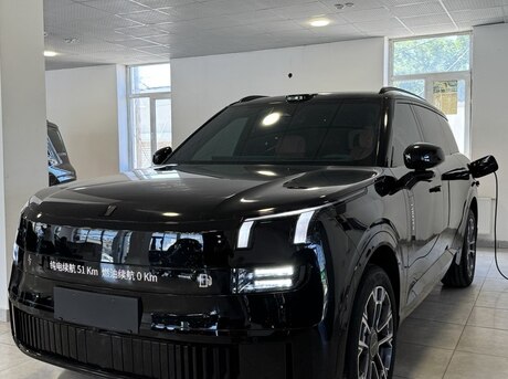 Lynk & Co 900