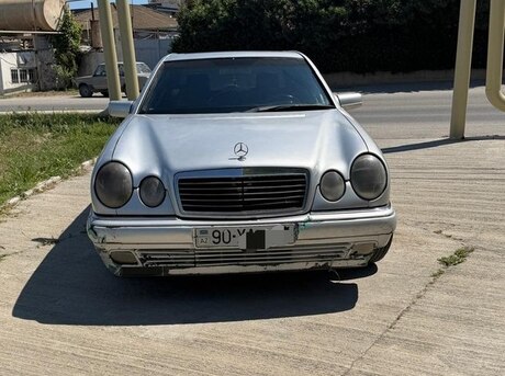Mercedes E 220