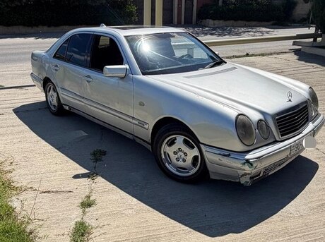 Mercedes E 220