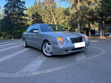 Mercedes E 240
