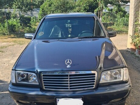 Mercedes C 200