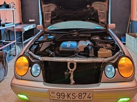 Mercedes E 200