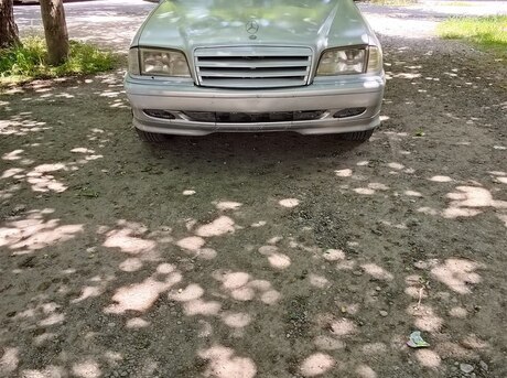 Mercedes C 200