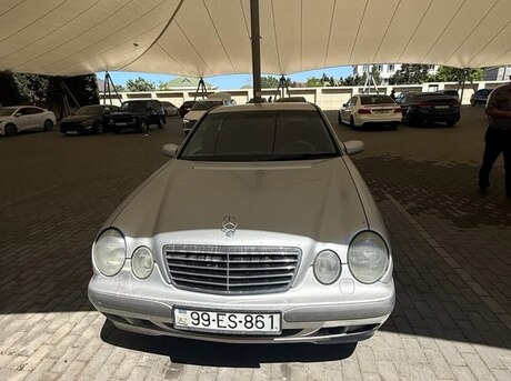 Mercedes E 220
