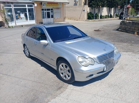 Mercedes C 200